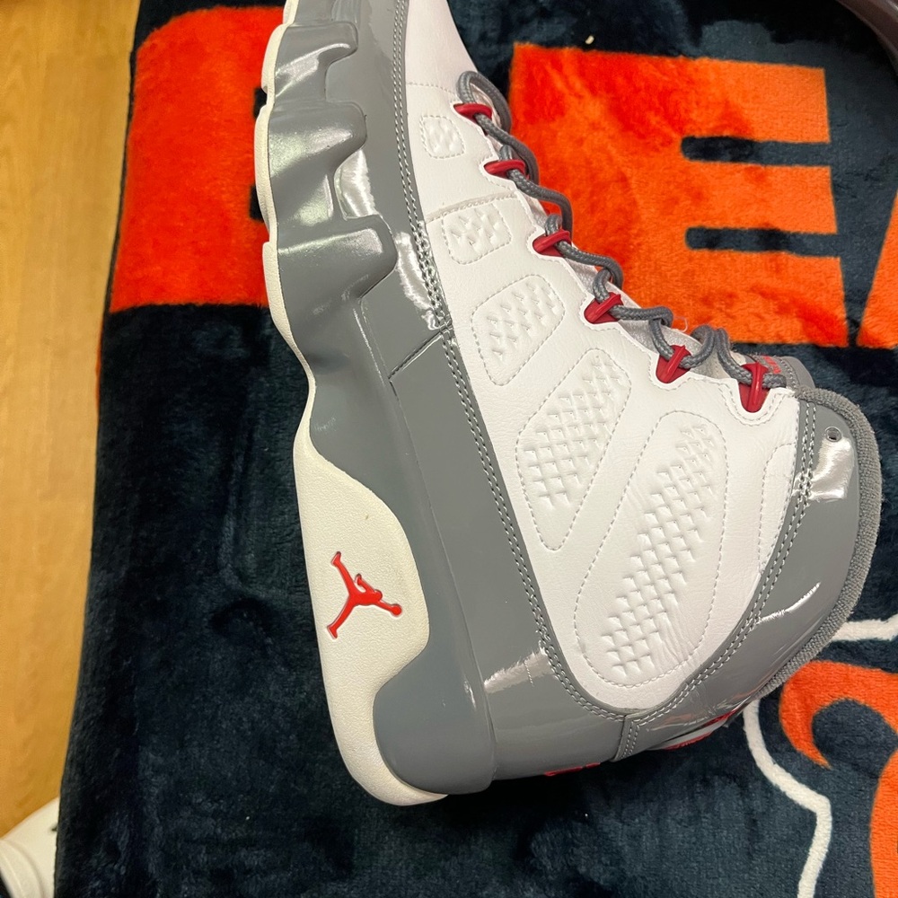 Jordan Retro 9 Fire Red  Men's Gray and White Sneakers-NEW
